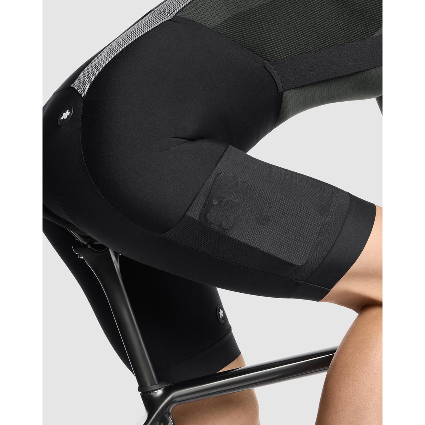 ASSOS TACTICA T5 dambyxa i svart serie