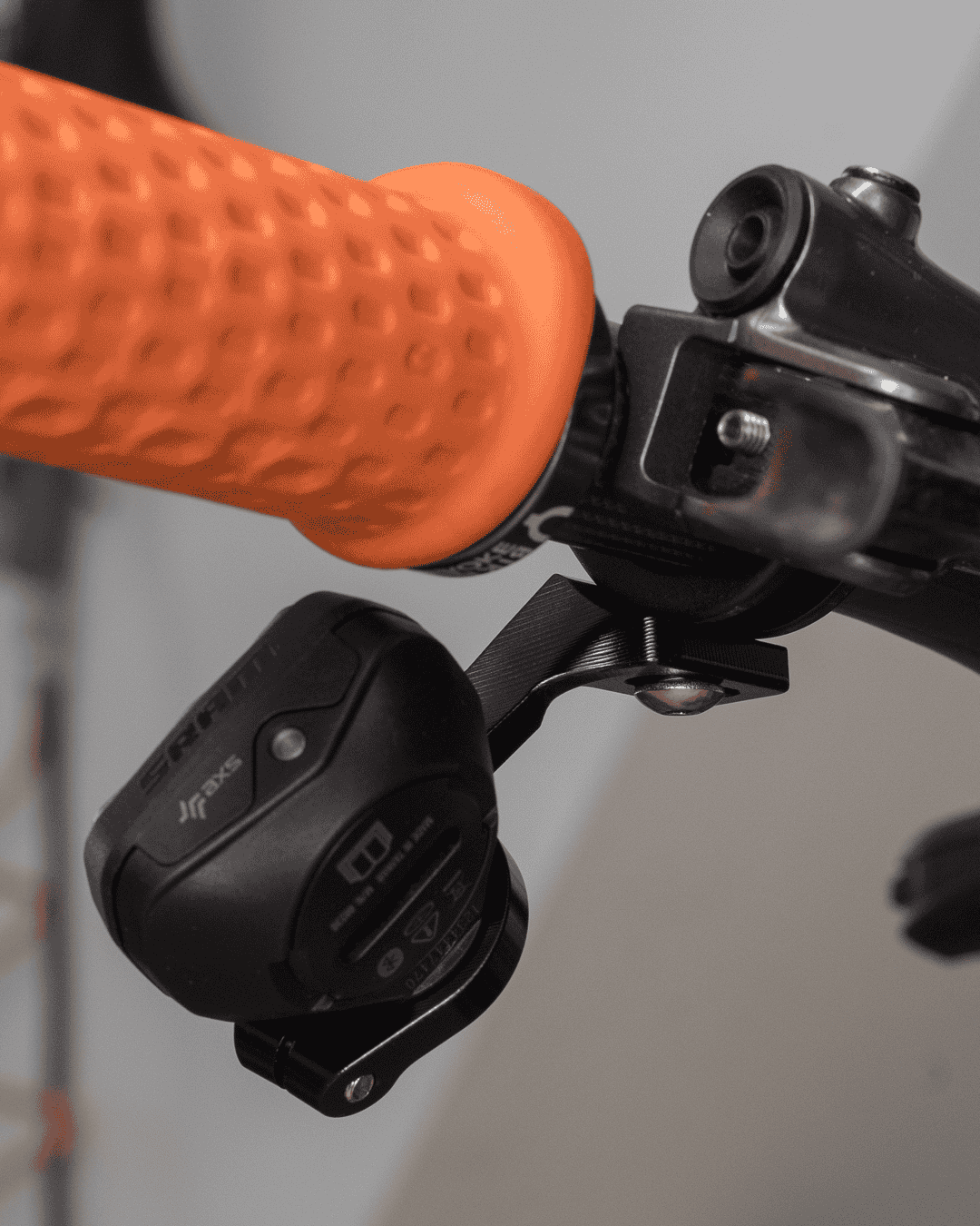 BIKEYOKE PODDY EV collar for SRAM AXS POD right-hand shifter