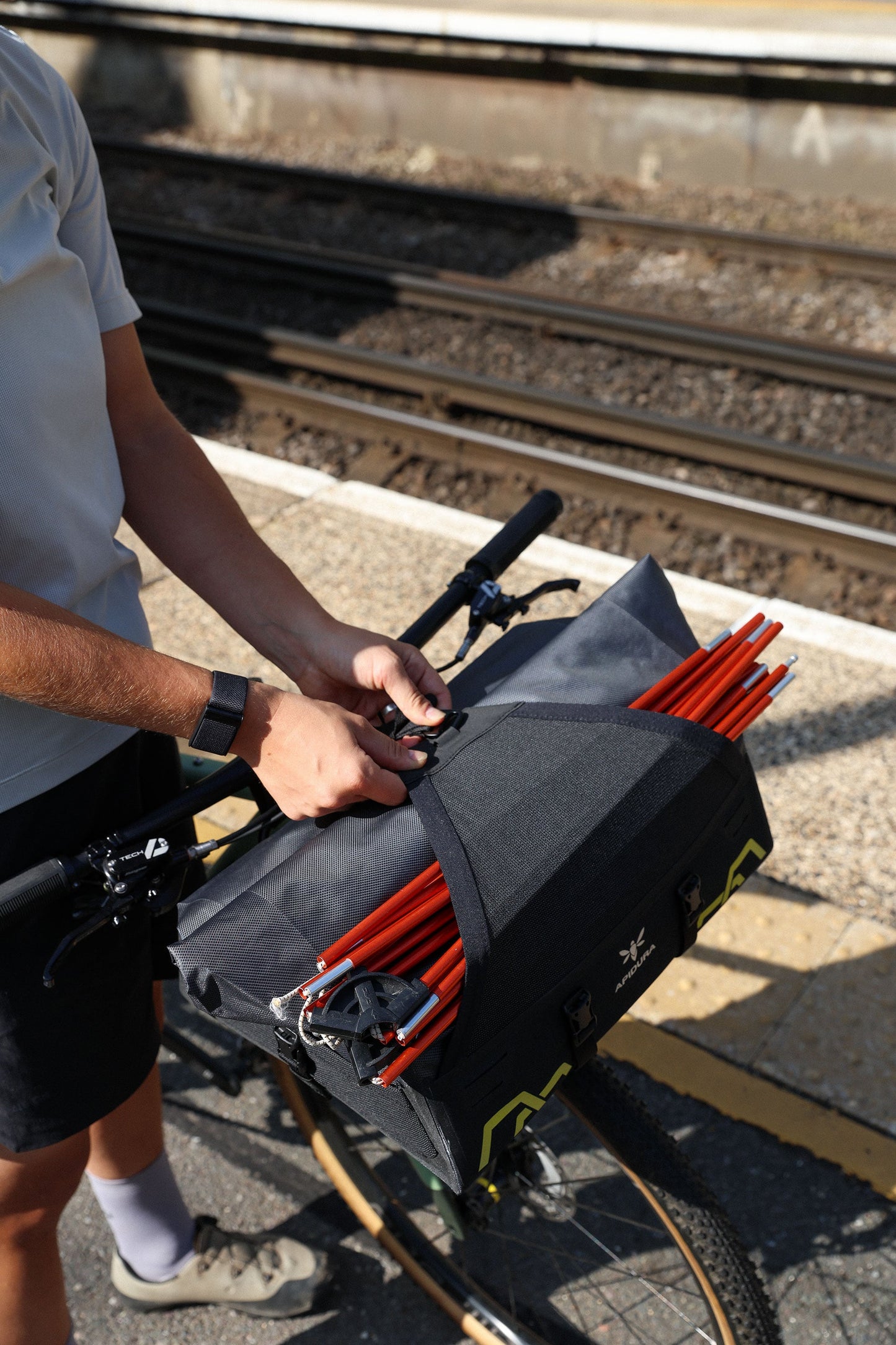 APIDURA EXPEDITION FRONT RACK PACK 20 L Styrväska Svart