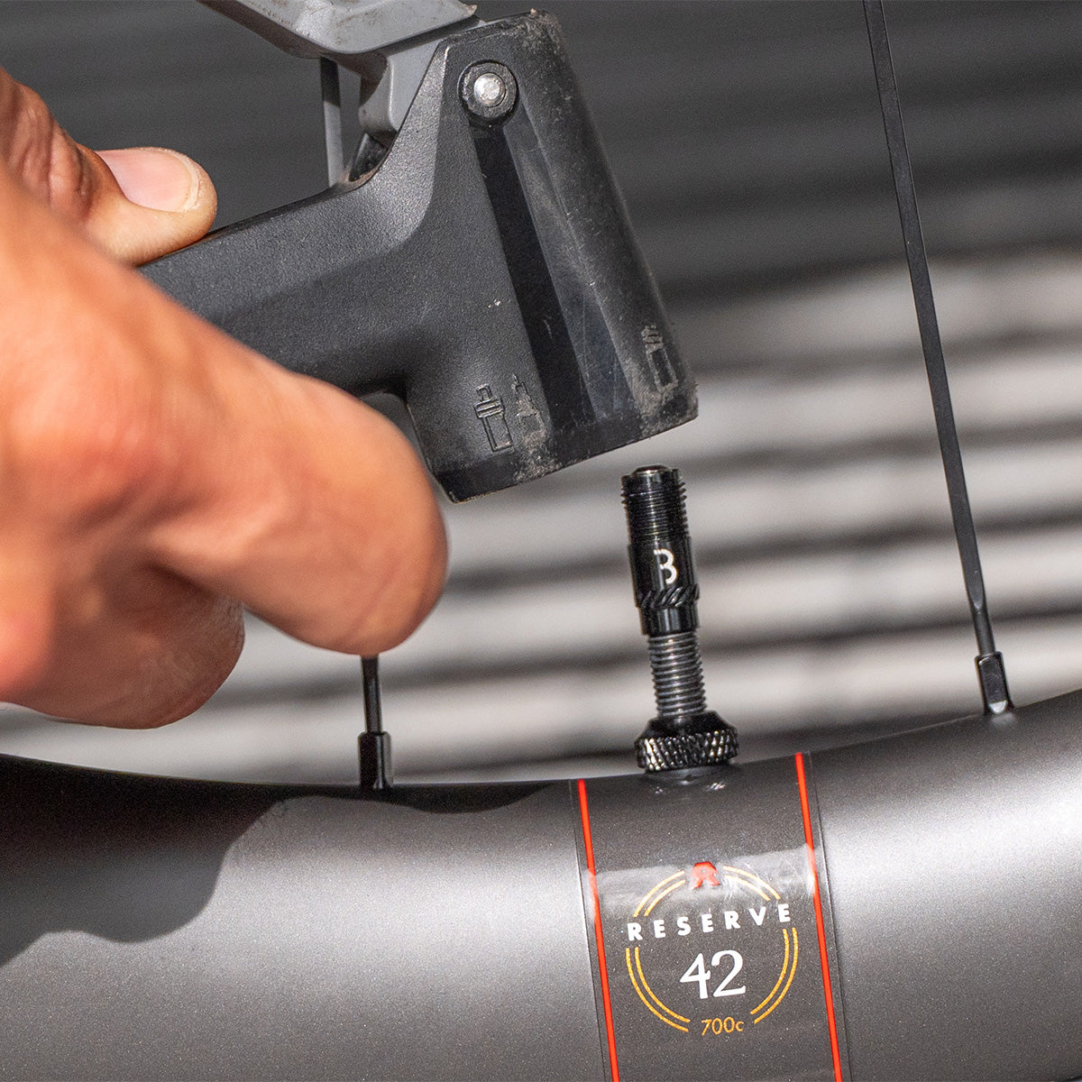 Sats med 2 BBB CORE CAP ventiländar med bronsmuttrar