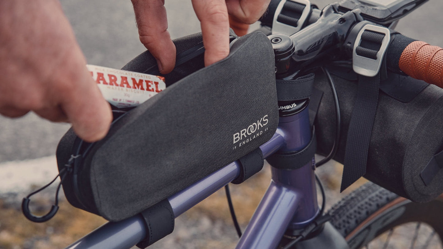 BROOKS SCAPE 0,9L ramväska Svart
