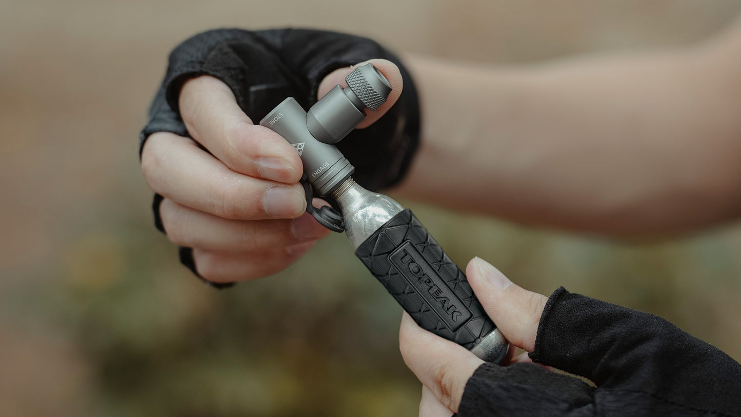 TOPEAK AIRBOOSTER II CO2 slagverkshatt + 16 g gängad CO2-patron (x1)