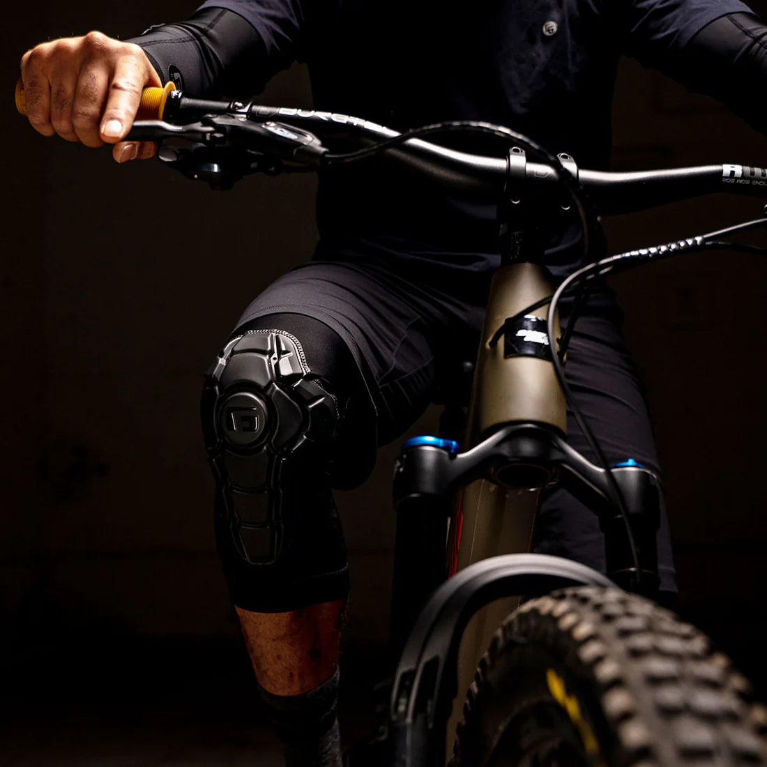 G-FORM PRO-X3 Knäskydd Svart Matt