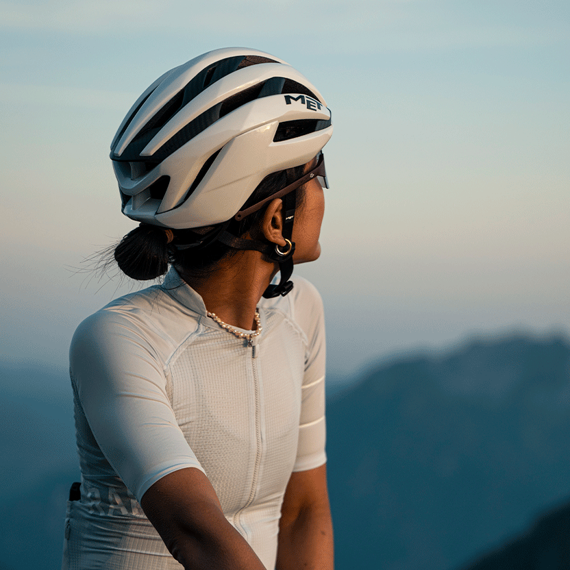 MET TRENTA 3K CARBON landsvägshjälm Vit