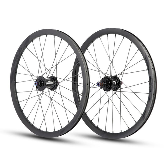 Hjulpar PRIDE 20" (451mm) Kolfiberfälg Wave Matt Svart Fusion Disc Axlar 10/10mm Svart