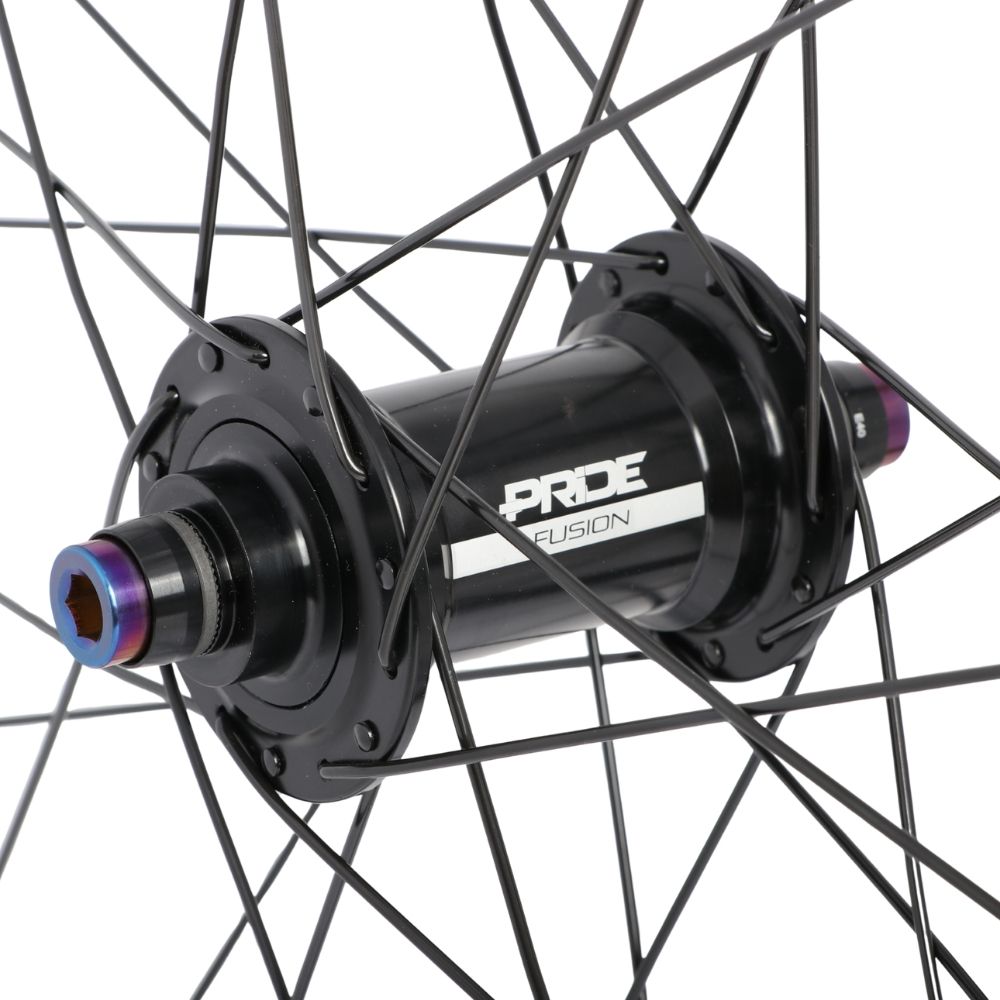 Hjulpar PRIDE 20" (451mm) Kolfiberfälg Wave Matt Svart Fusion Disc Axlar 10/10mm Svart