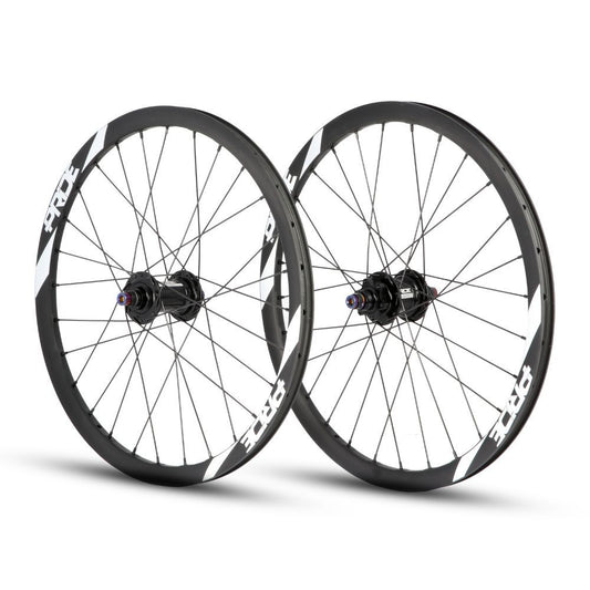 Hjulpar PRIDE 20" (451mm) Carbone Wave Matt White Fusion Disc Axes 10/10mm Svart/Vit