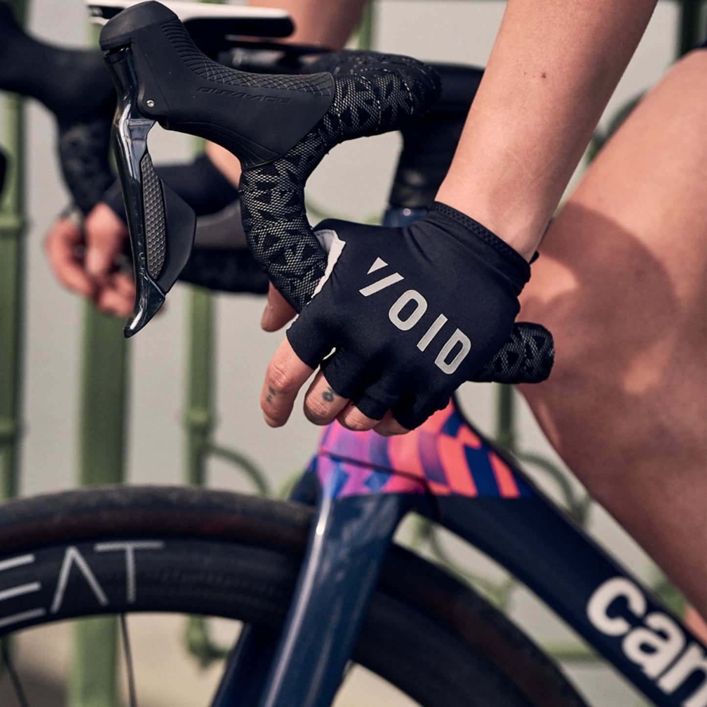 VOID VELO Korta handskar Svart